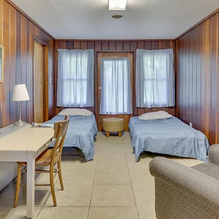 Pet-Friendly Youngstown Cottage With Yard